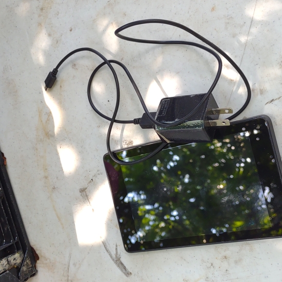 Tablet - Picture 3 of 3